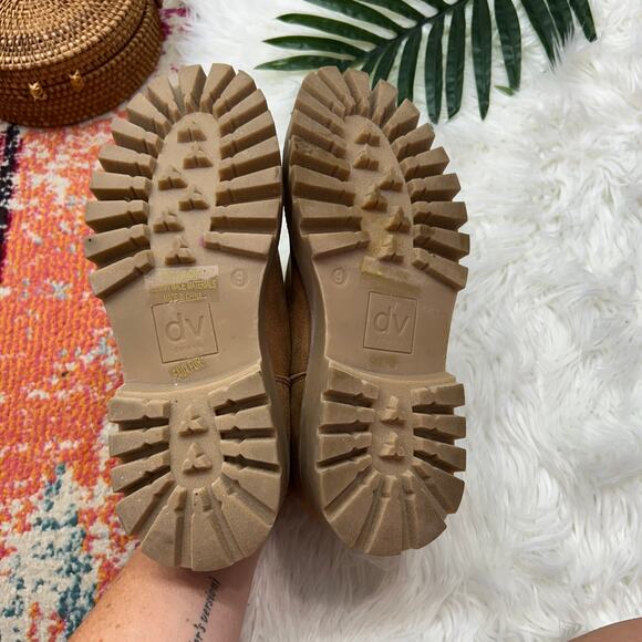 DV by Dolce Vita Chunky Lug Sole Platform Lonny Ankle Boots Booties 9 Granola - Picture 8 of 9